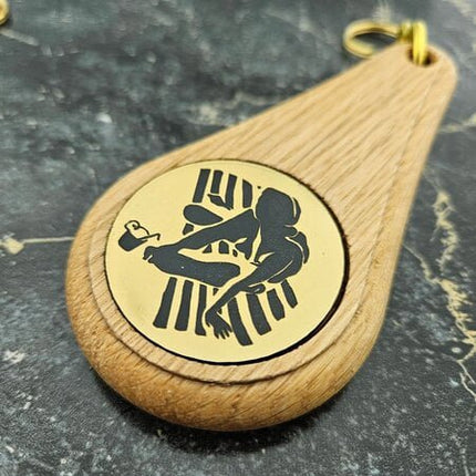 Llavero de madera para hotel Oaky Drop marrón claro 110 x 55 mm - un lado