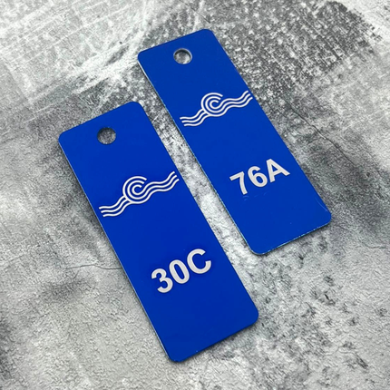 Llavero de aluminio rectangular con numero y logotipo 25x70 mm - Por unidad